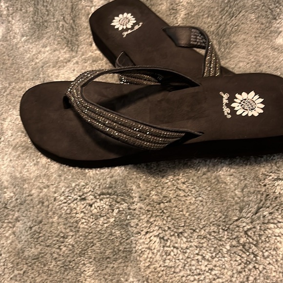 Yellow box women’s size 10, sandal - Picture 3 of 3